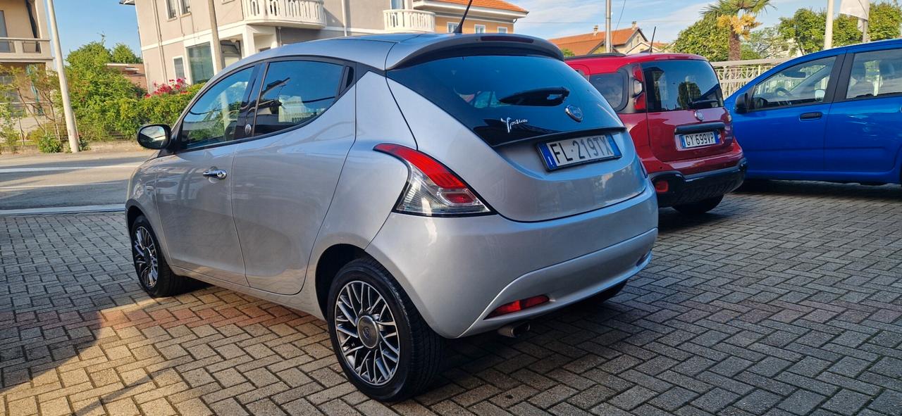 Lancia Ypsilon 1.2 69 CV 5 porte GPL Ecochic Silver
