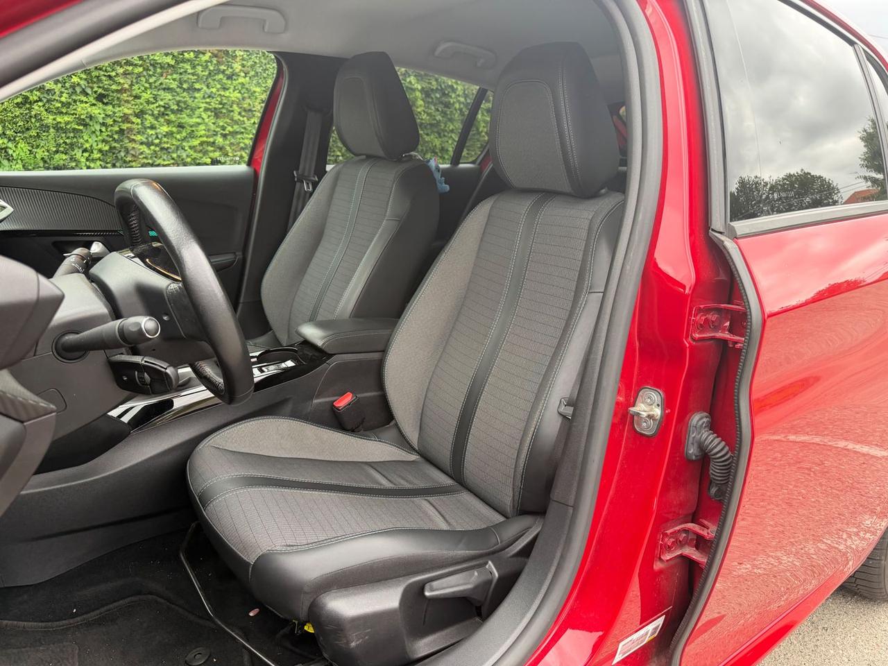 Peugeot 208 Allure Pack 1.2 PureTech 100 #11176