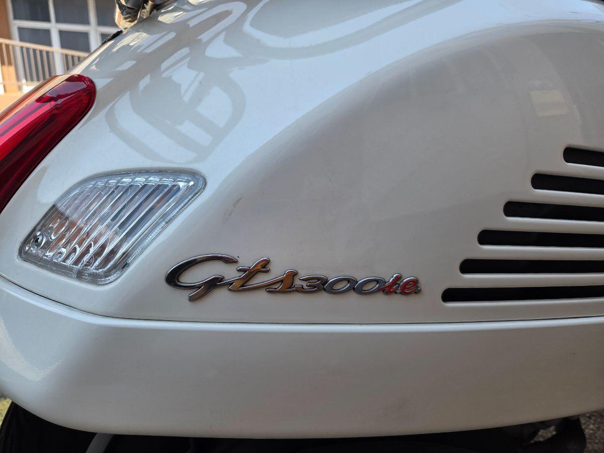 Vespa - GTS 300 - Super