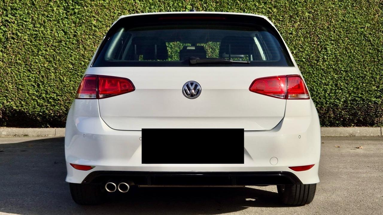 Volkswagen Golf VII 2.0 TDI R-LINE