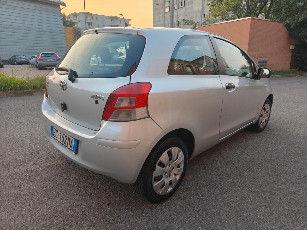 Toyota Yaris 1.0 benzina euro 4 neopatentati