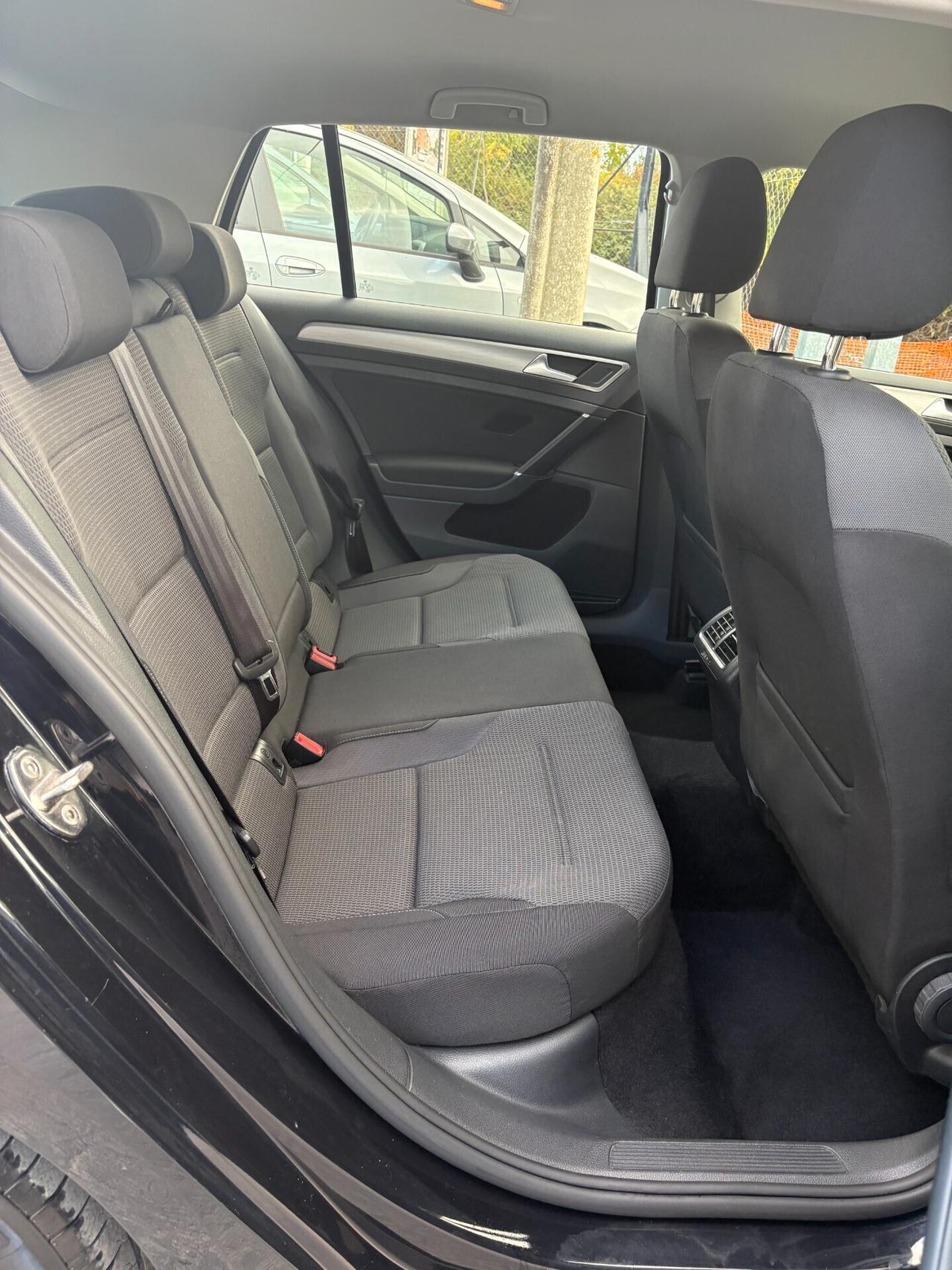 Volkswagen Golf VII 1.6 TDI Highline