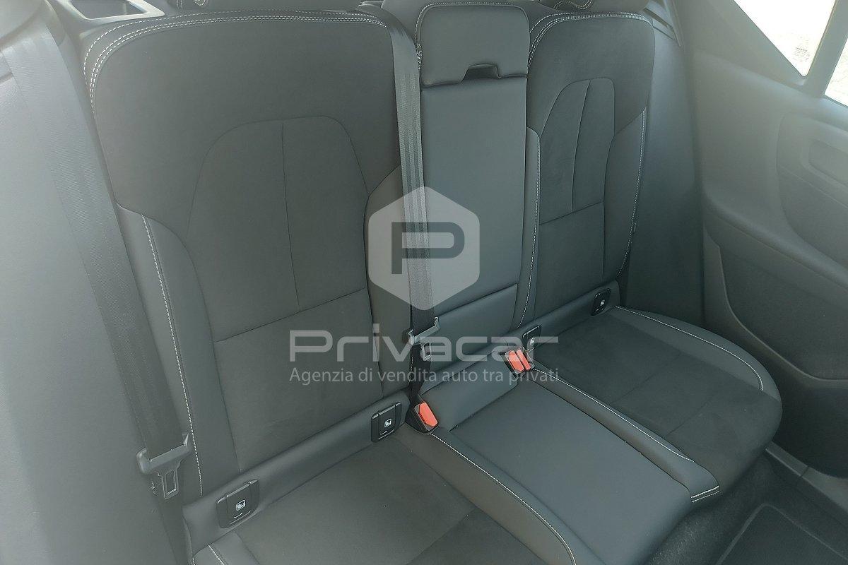 VOLVO XC40 B3 automatico Ultra Dark