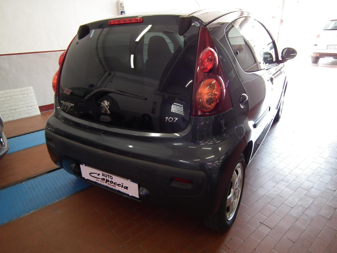 Peugeot 107 1.0 BZ 5P AUTOMATICA CON LA FRIZIONE DEL CAMBIO AUTOMATICO NUOVA !