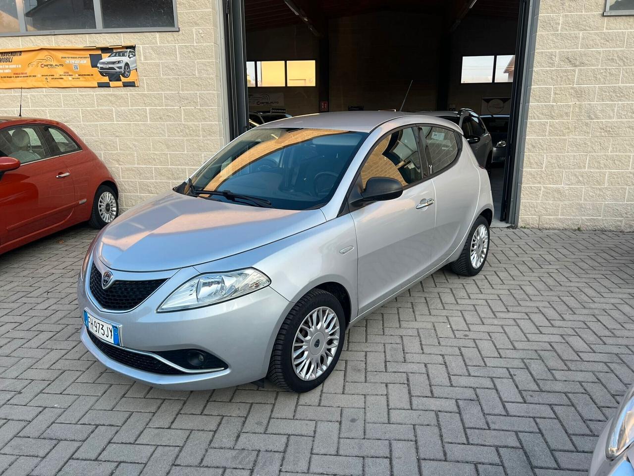 Lancia Ypsilon 1.2 69 CV 5 porte Platinum