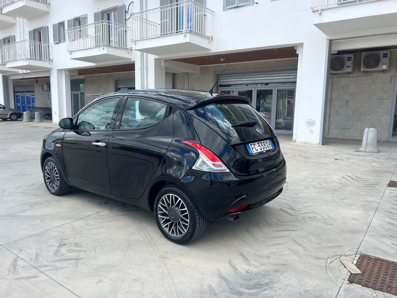 Lancia Ypsilon 1.2 69 CV 5 porte Platinum GPL