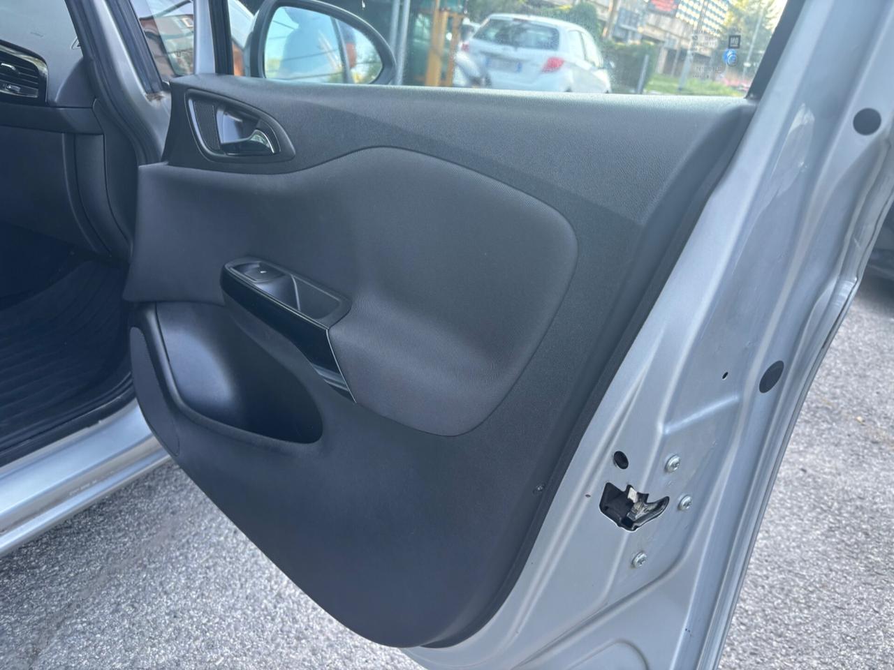 Opel Corsa 1.4 GPL 5 porte Cosmo OK NEOPATENTATI