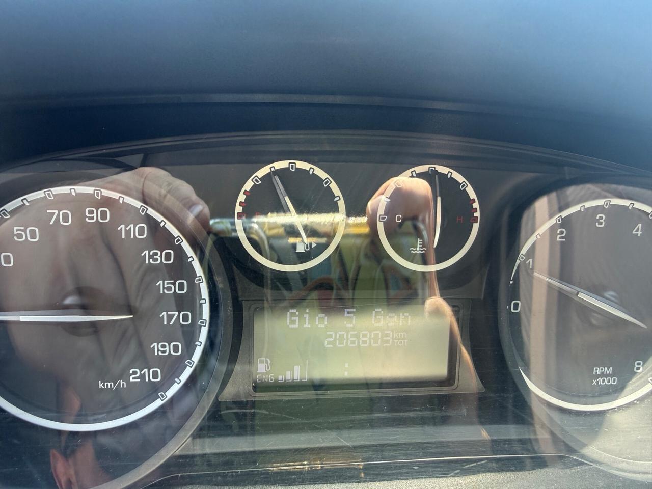 Lancia Ypsilon natural power benzina metano NEOPATENTATI