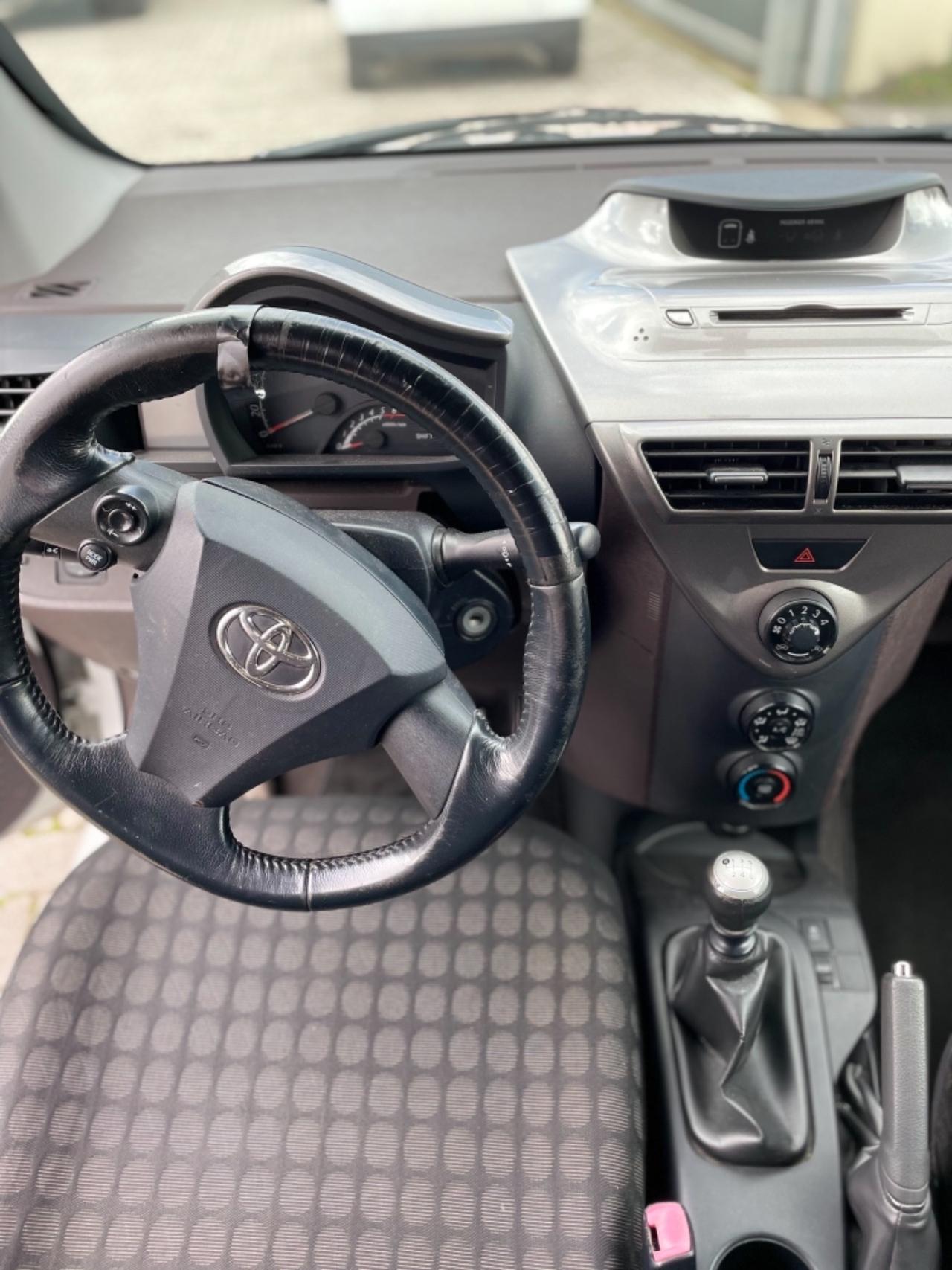 Toyota IQ 1.4 D -4D AWD Lounge