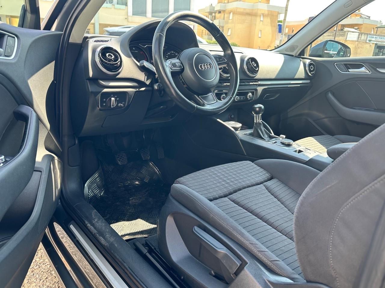 Audi A3 1.6 TDI 105 CV 3 porte cerchi 18 neopatentati