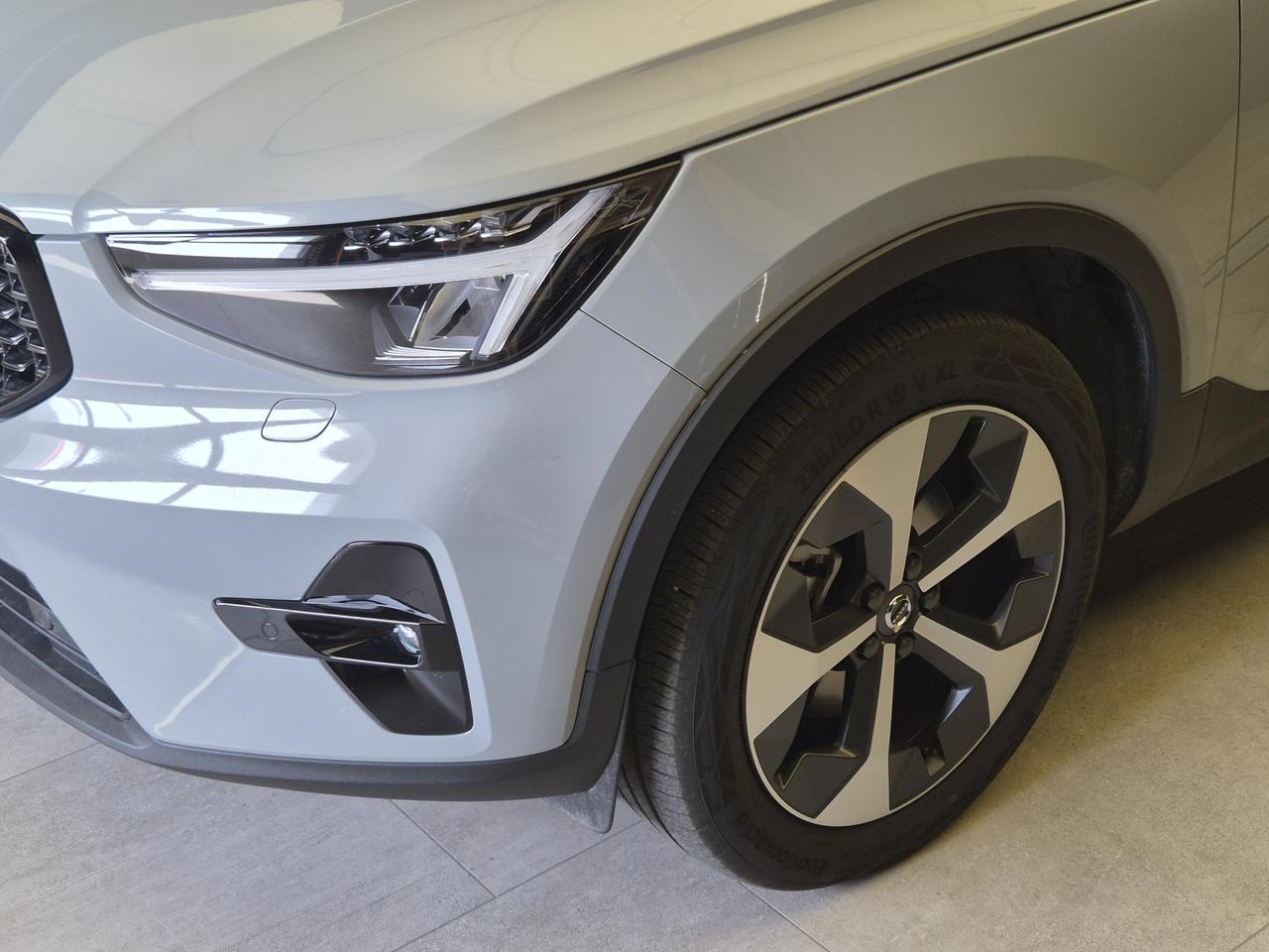 VOLVO XC40 - XC40 2.0 b3 Ultimate Dark auto
