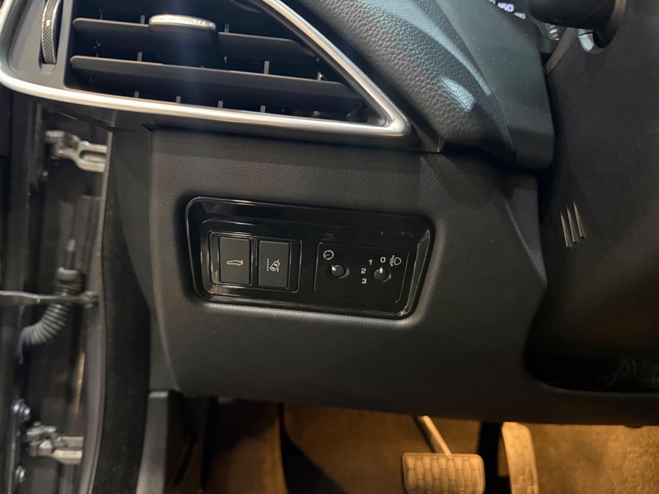 Jaguar XE 2.0 D Turbo 180CV aut. Pure Business Edition