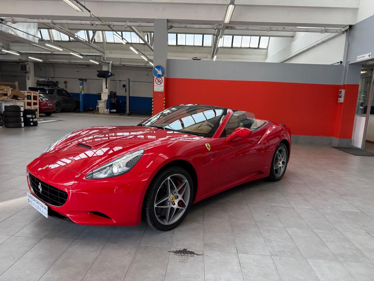 Ferrari California DCT OFFICALE ITALIANA TAGLANDI FERRARI