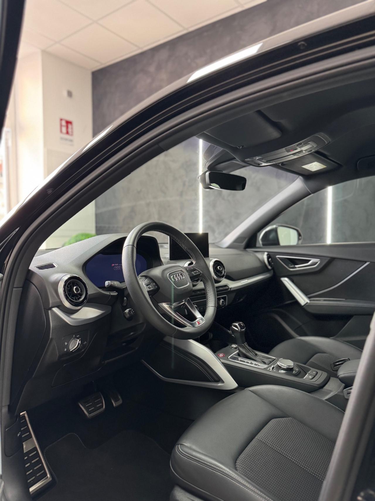Audi Q2 SQ2 TFSI quattro S tronic sport attitude