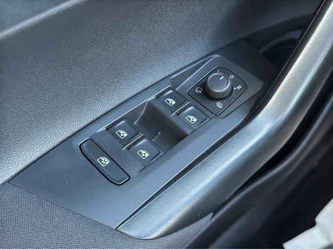 Volkswagen Taigo 1.0 tsi Life 110cv dsg con Telecam e CarPlay