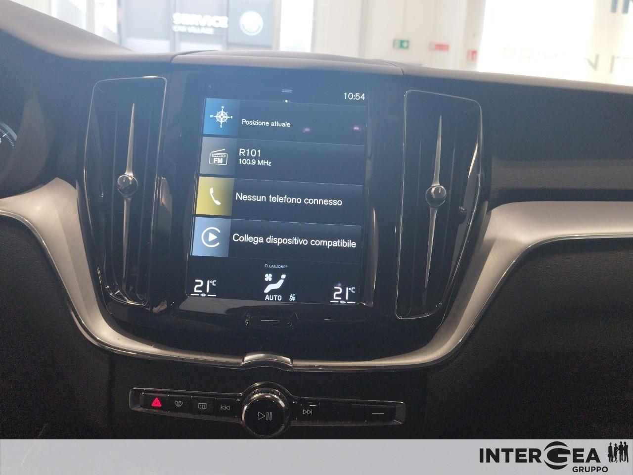 VOLVO XC60 2.0 b4 Momentum Pro auto