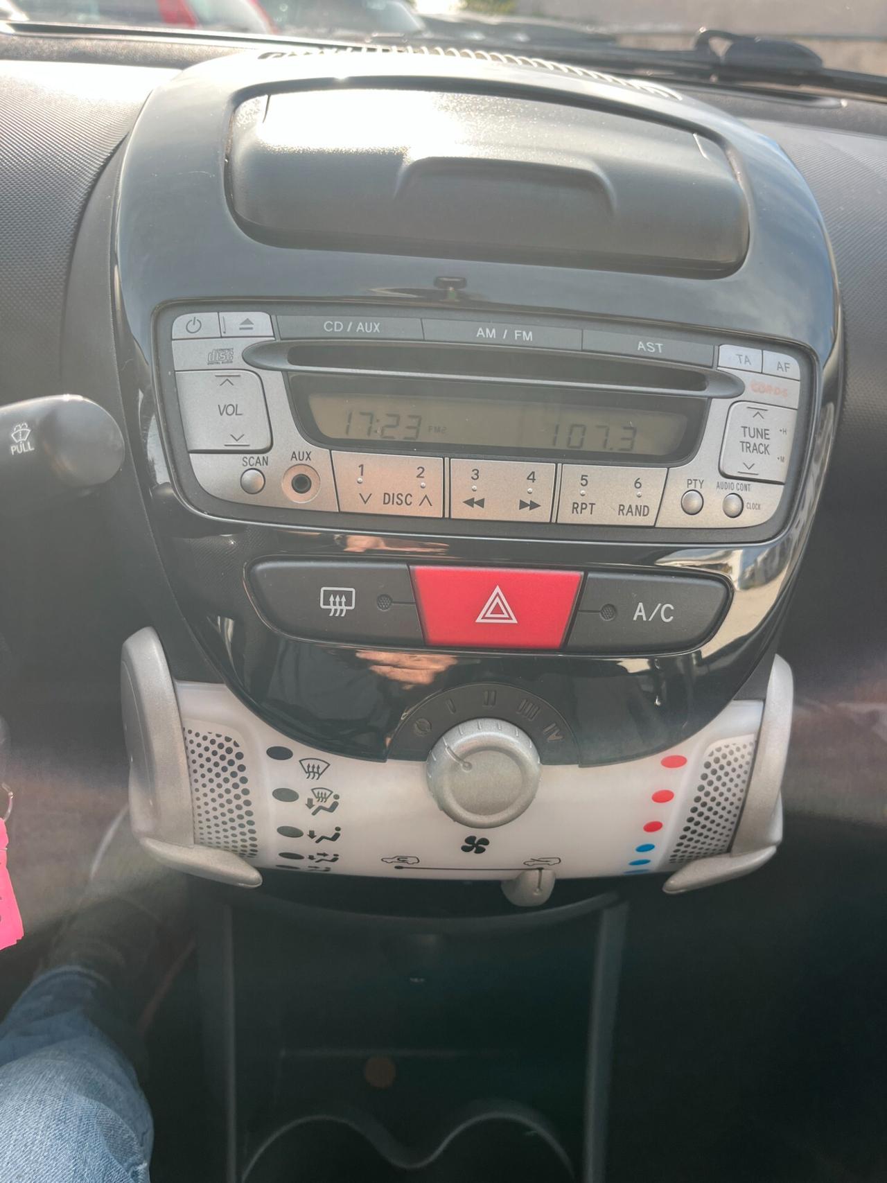 Toyota Aygo 1.0 12V VVT-i 5 porte Cool Soda Connect