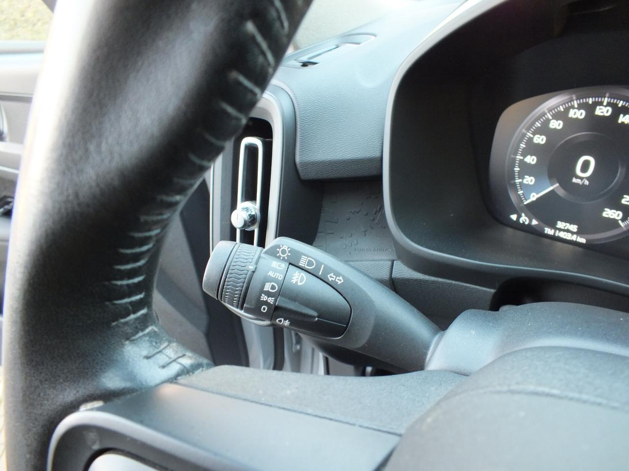 VOLVO XC40 T2 CORE 32.000 KM!