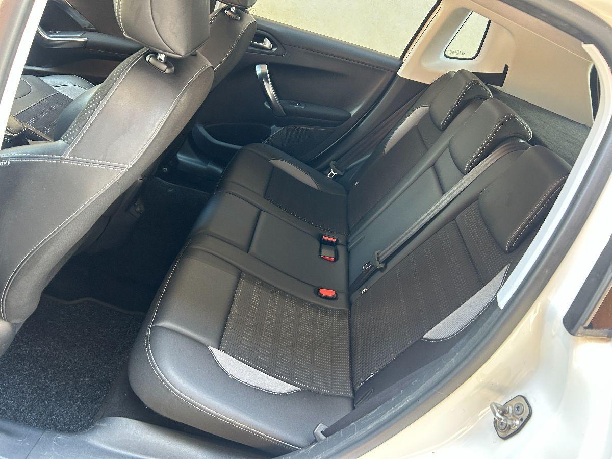 PEUGEOT - 2008 - 1.6 BlueHDi 100 CV Allure