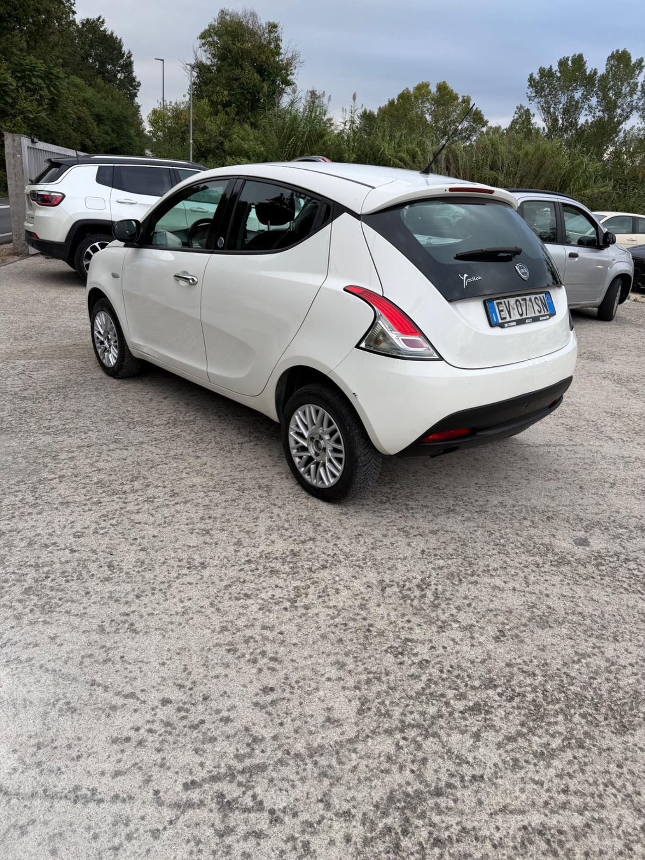 Lancia Ypsilon 0.9 TwinAir 85 CV 5 porte Metano Ecochic Platinum