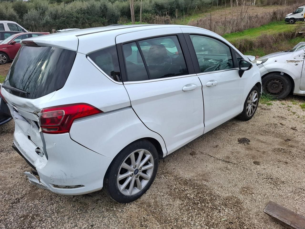 FORD B-MAX 2017 EURO6 SINISTRATA VA IN MOTO