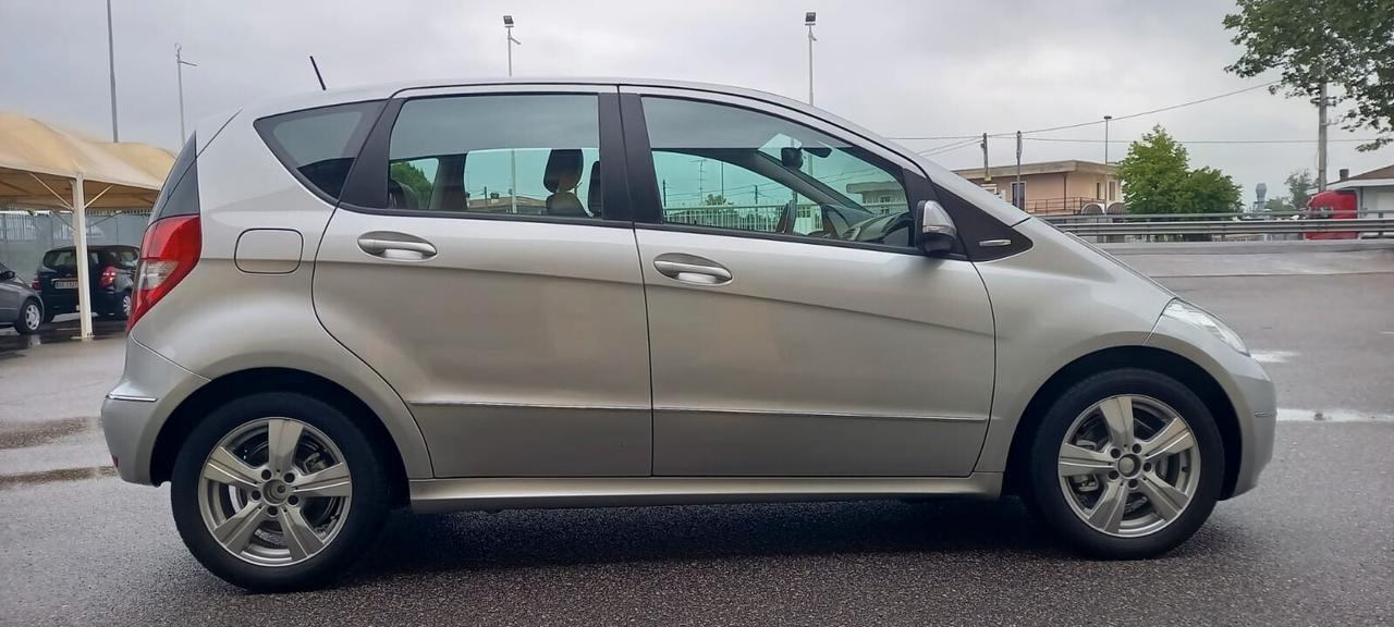 Mercedes-Benz Classe A 160 All. Avantgarde Benzina cc. 1.5 CV. 95 Automatica 5 Porte 5 Posti Euro 5 Utilizzabile anche per i Neopatentati.