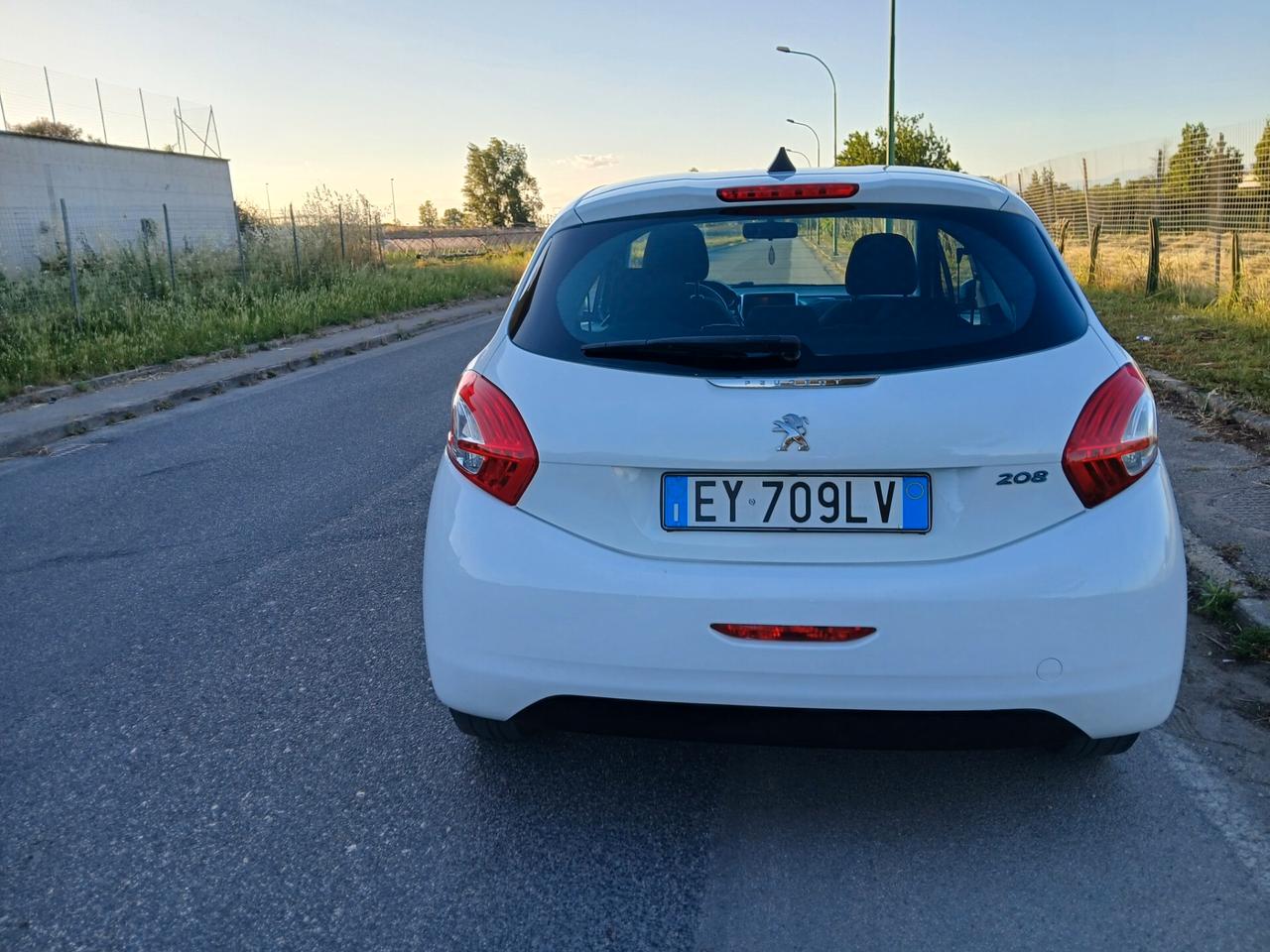 Peugeot 208 anno 2015 X Neopatentati KM CERTIFICATI