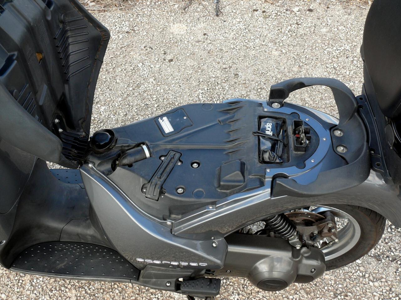 Aprilia Scarabeo 250 BICOLORE (M1222)