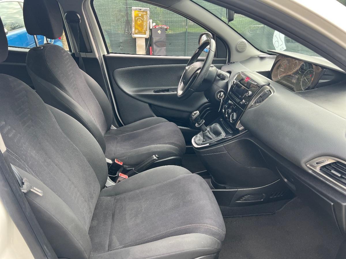 LANCIA - Ypsilon - 1.2 69 CV 5 porte Silver