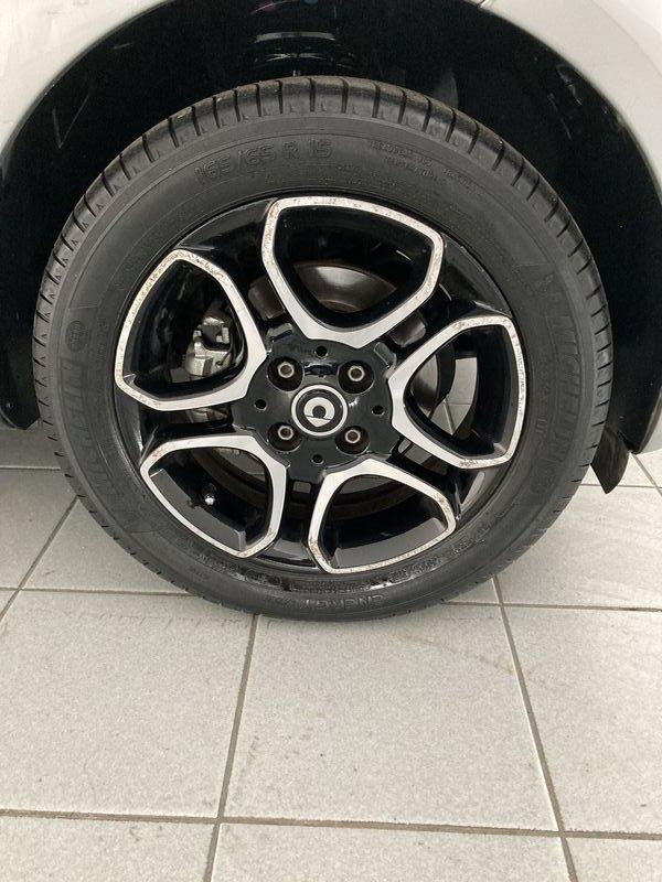 smart forfour 70 1.0 52kW brabus style