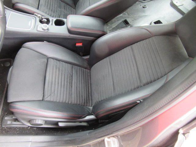 MERCEDES-BENZ GLA 180 Premium