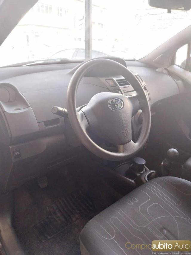 TOYOTA Yaris 1.0 3 porte Sol (Garanzia 12 Mesi)