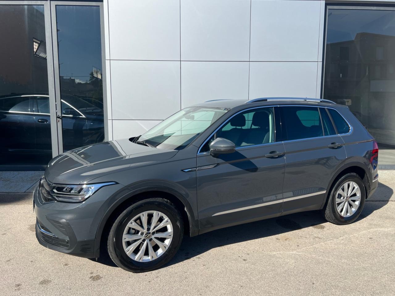 Volkswagen Tiguan 2.0 TDI Life - manuale - anno 2022 - km 9.000