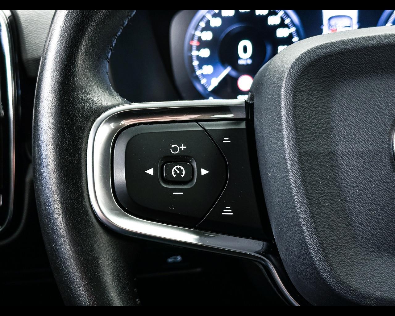 VOLVO XC40 (2017-->) - XC40 T3 Geartronic Business