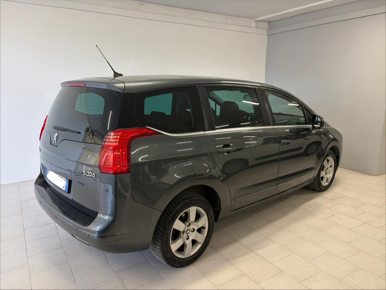 Peugeot 5008 1.6 HDi 112CV cambio robotizzato Tetto panoramico