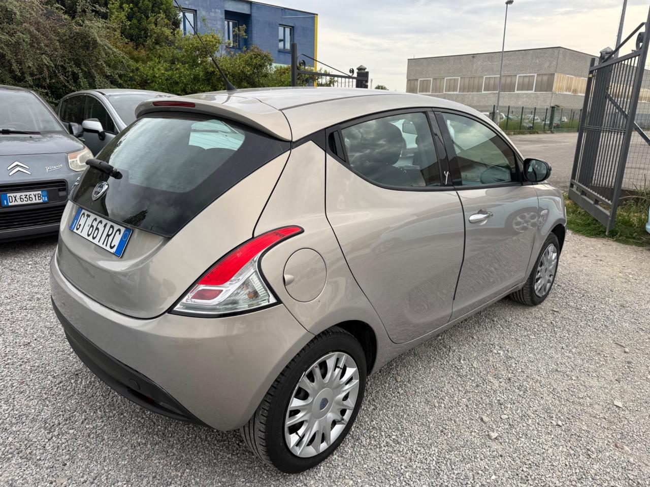 Lancia Ypsilon 1.2 69 CV 5 porte S&S Platinum