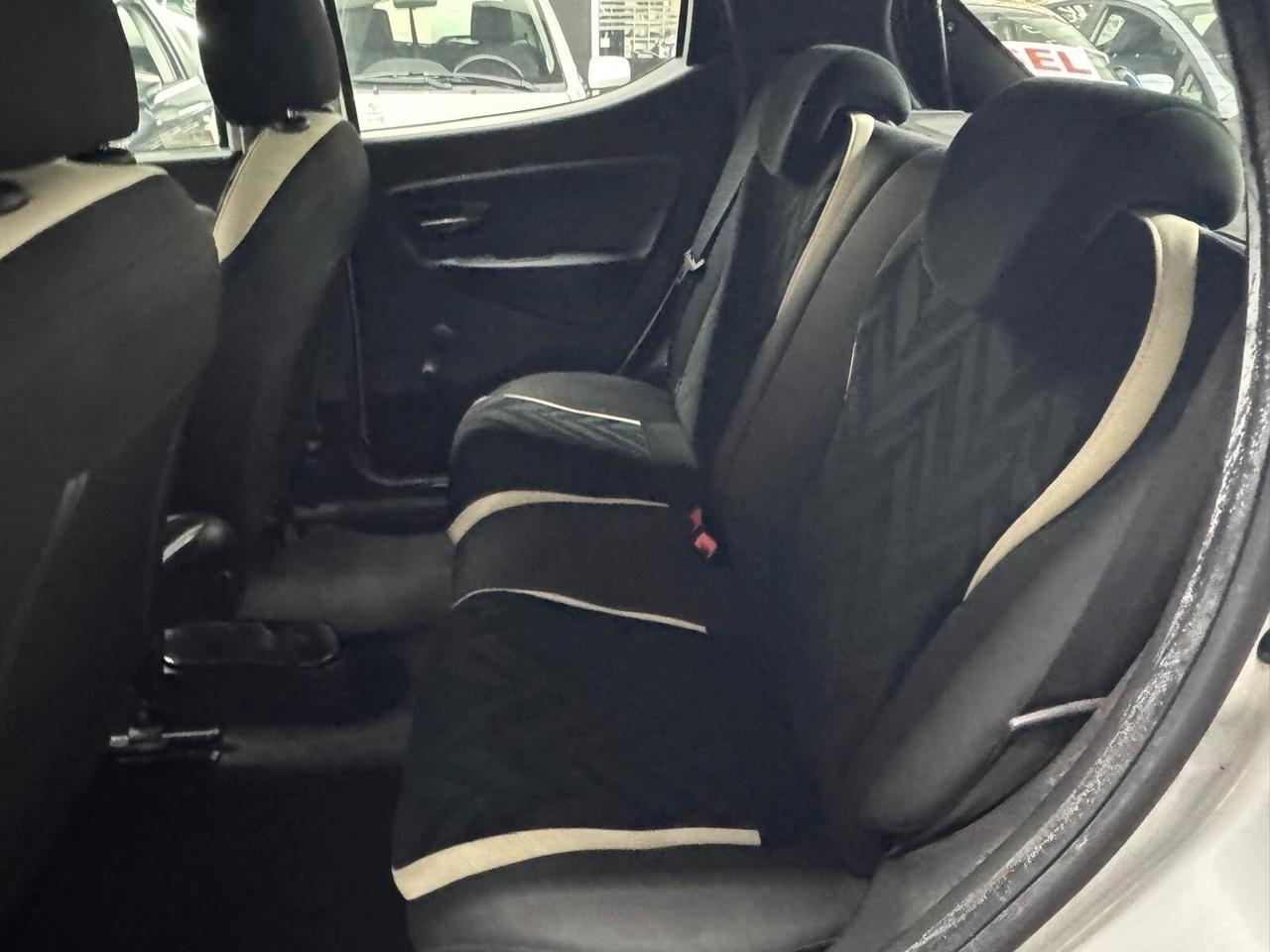 Lancia Ypsilon 0.9 TwinAir 85 CV 5 porte Metano Ecochic Platinum