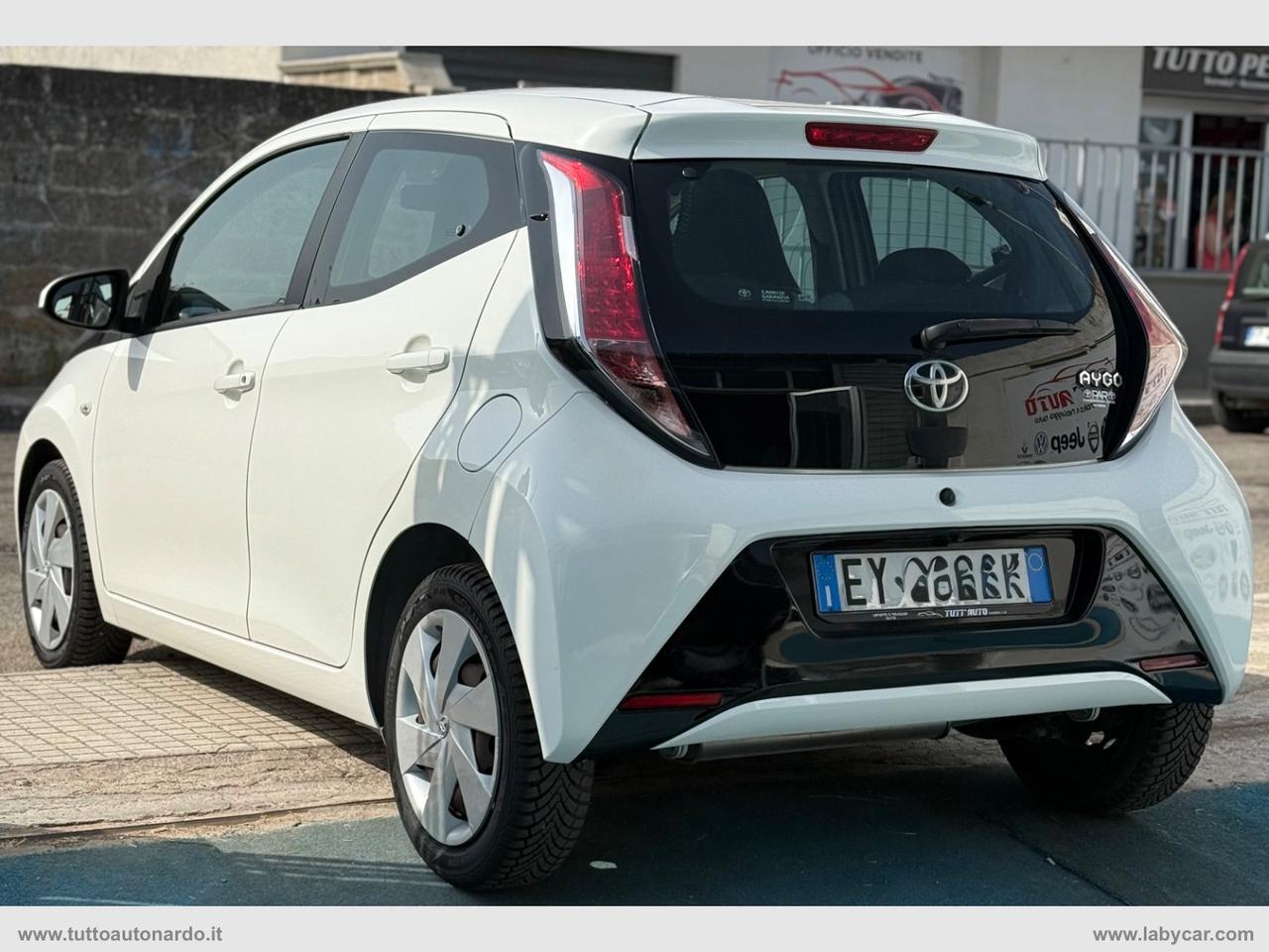 TOYOTA Aygo 1.0 VVT-i 69 CV 5p. x-wave