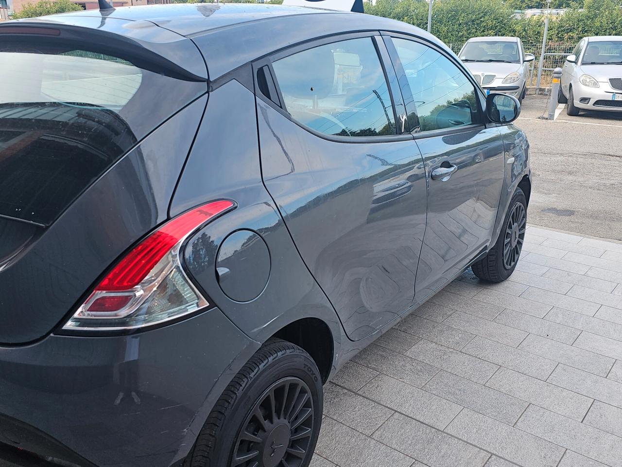 Lancia Ypsilon 0.9 TwinAir 85 CV 5 porte Metano Ecochic Gold