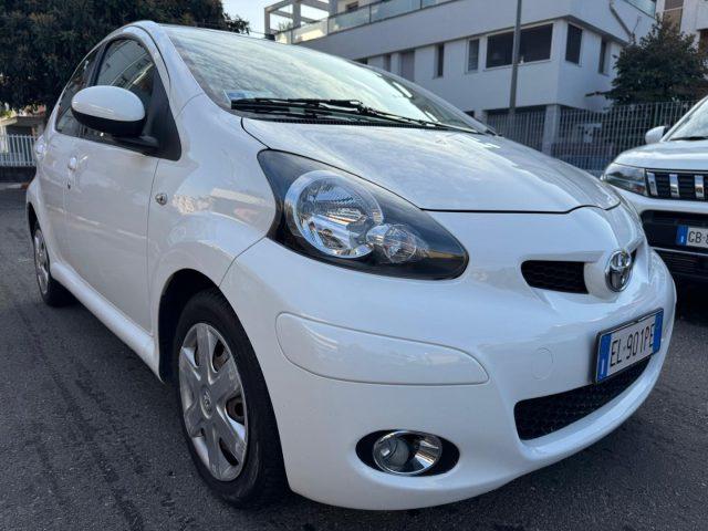 TOYOTA Aygo 1.0 12V VVT-i 5pt Connect Navi AUT.