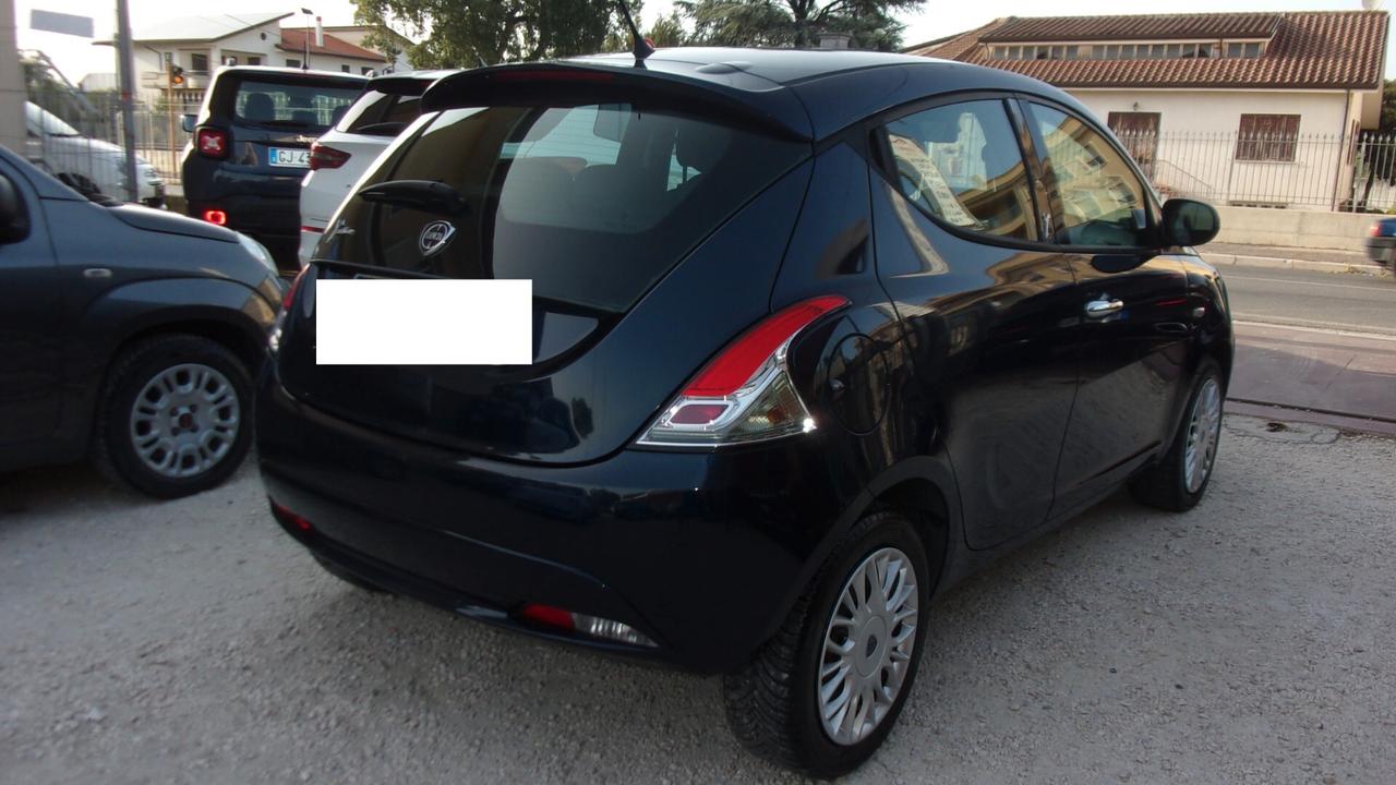 Lancia Ypsilon 1.2 69 CV 5 porte Gold