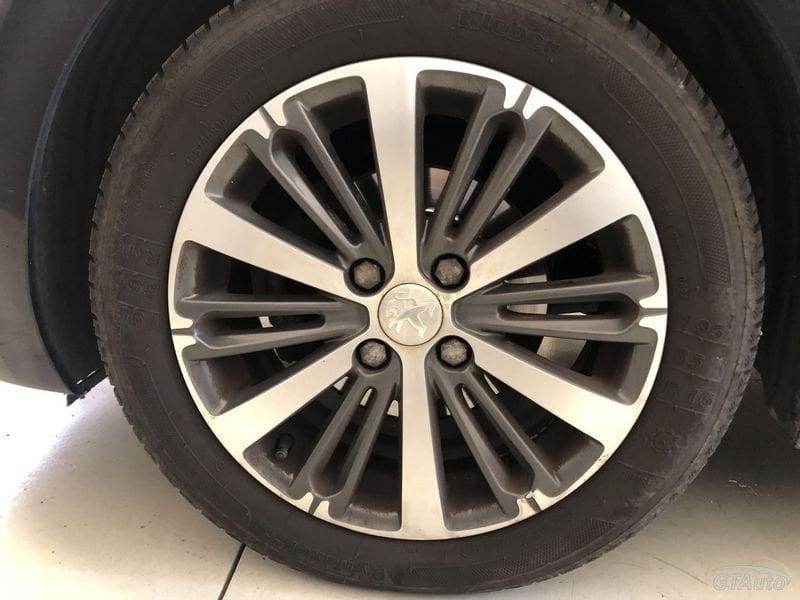 Peugeot 208 PureTech 82 5 porte Allure