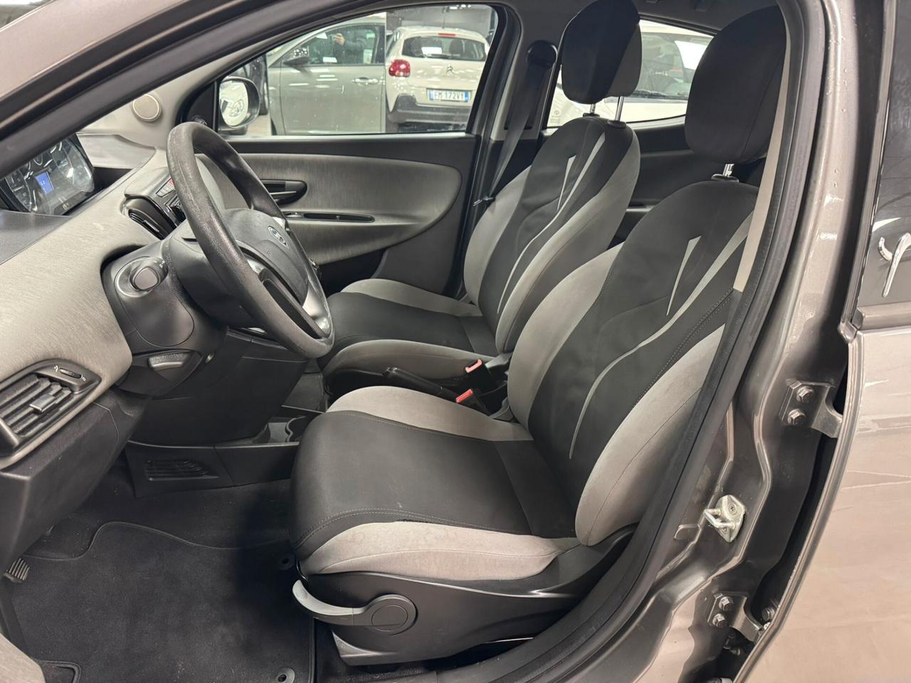 Lancia Ypsilon 1.2 69 CV 5 porte Platinum