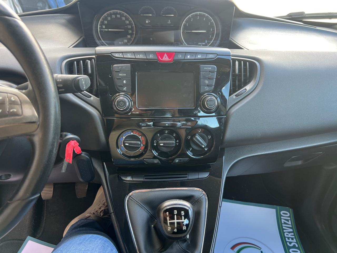 Lancia Ypsilon 0.9 TwinAir 85 CV 5 porte Metano Ecochic Silver