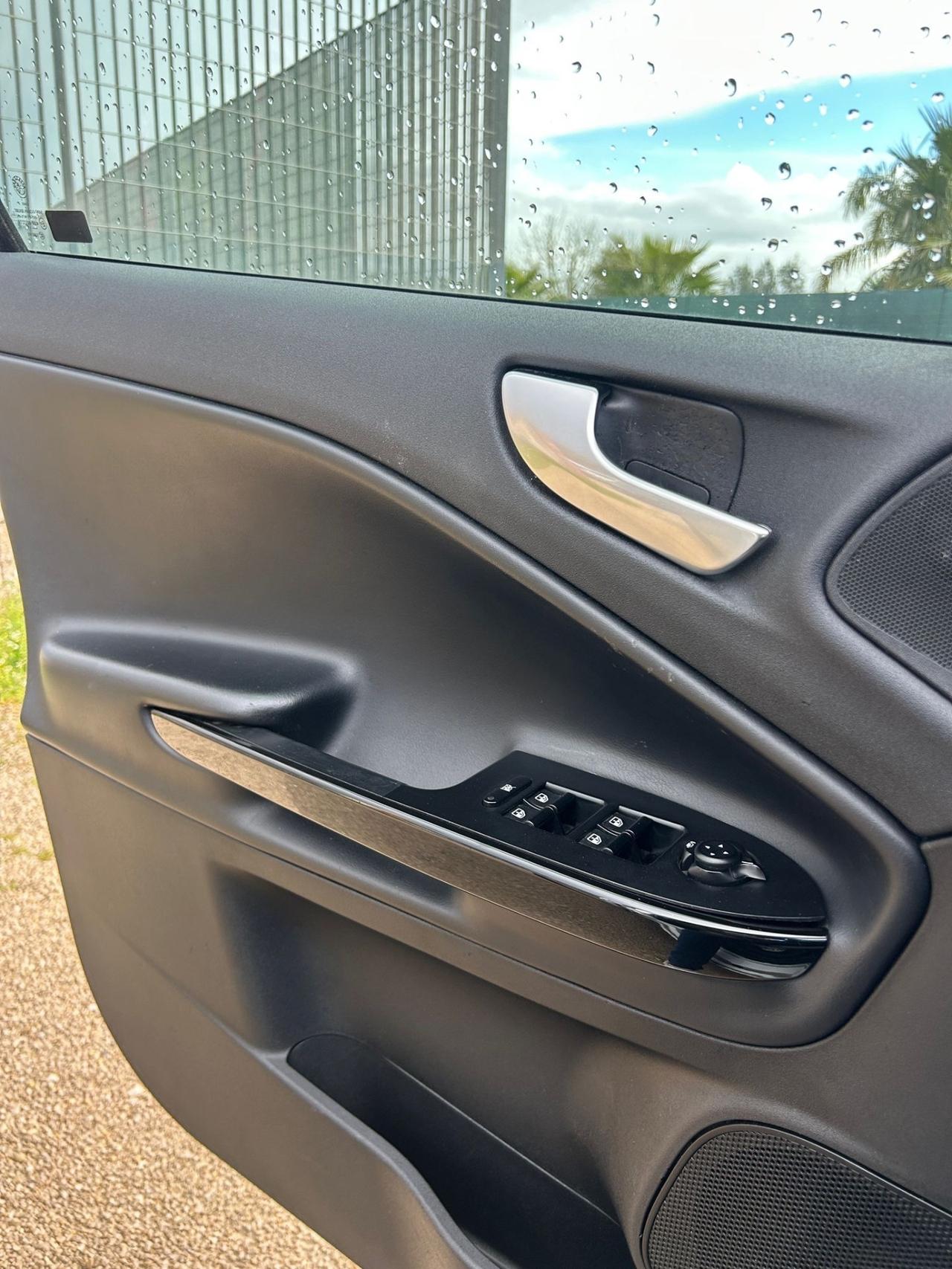 Alfa Romeo Giulietta 2.0 JTDm-2 140 CV Distinctive-2011