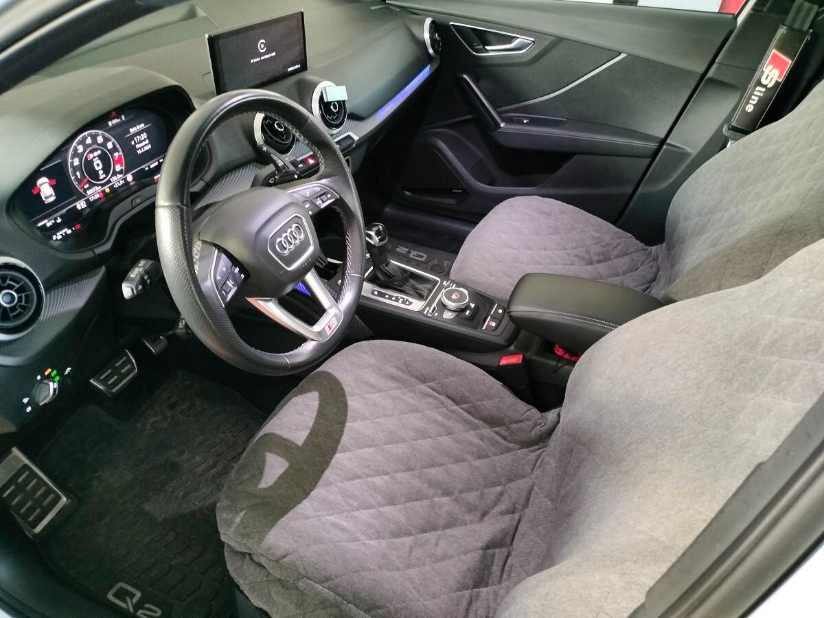 Audi Q2 SQ2 TFSI quattro S tronic sport attitude