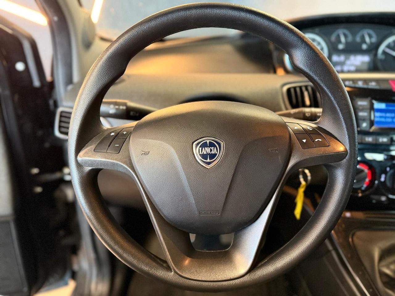 Lancia Ypsilon 1.0 FireFly 5 porte S&S Hybrid Silver