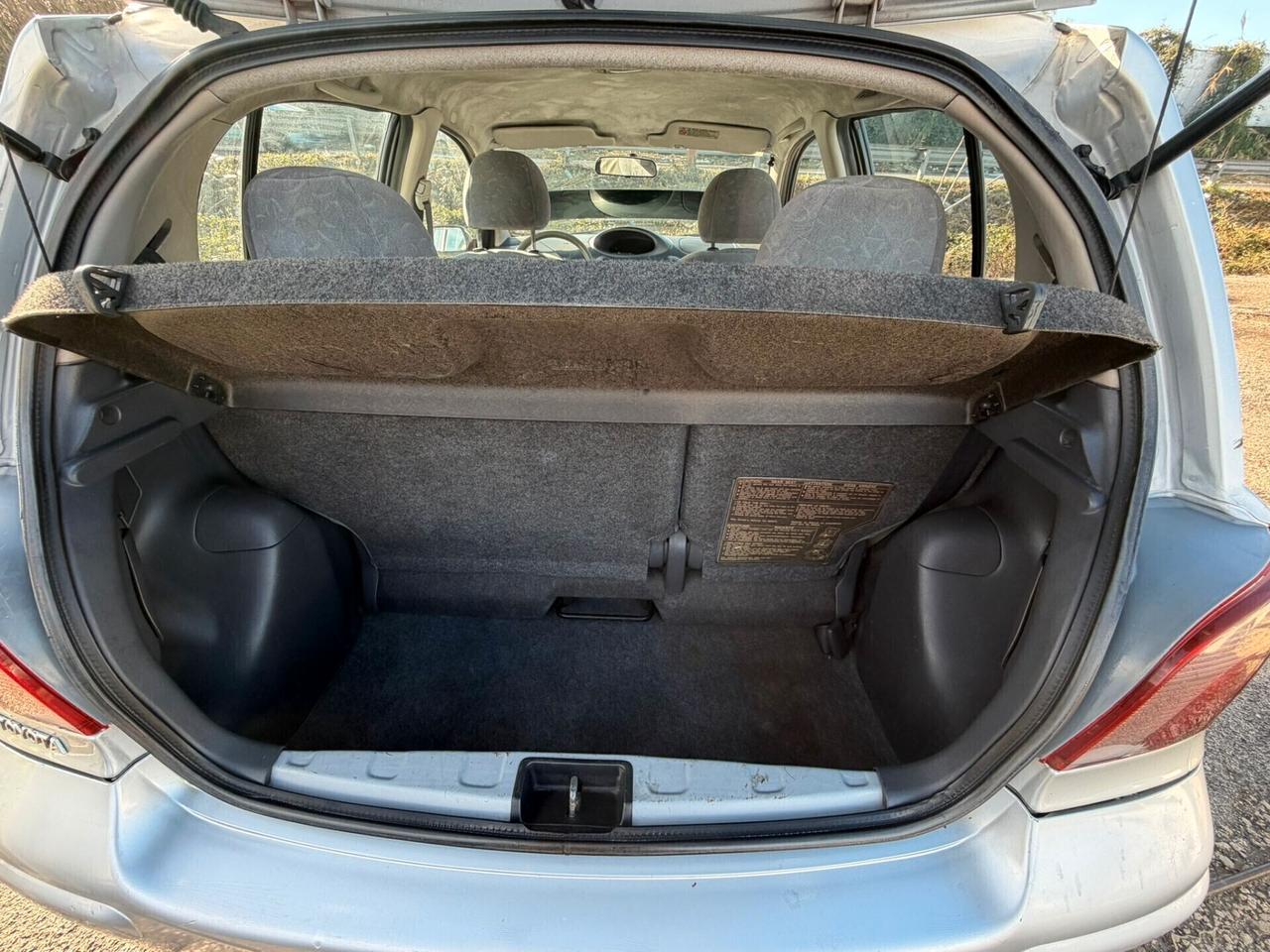 Toyota Yaris 1.0i 16V cat 5 porte Sol