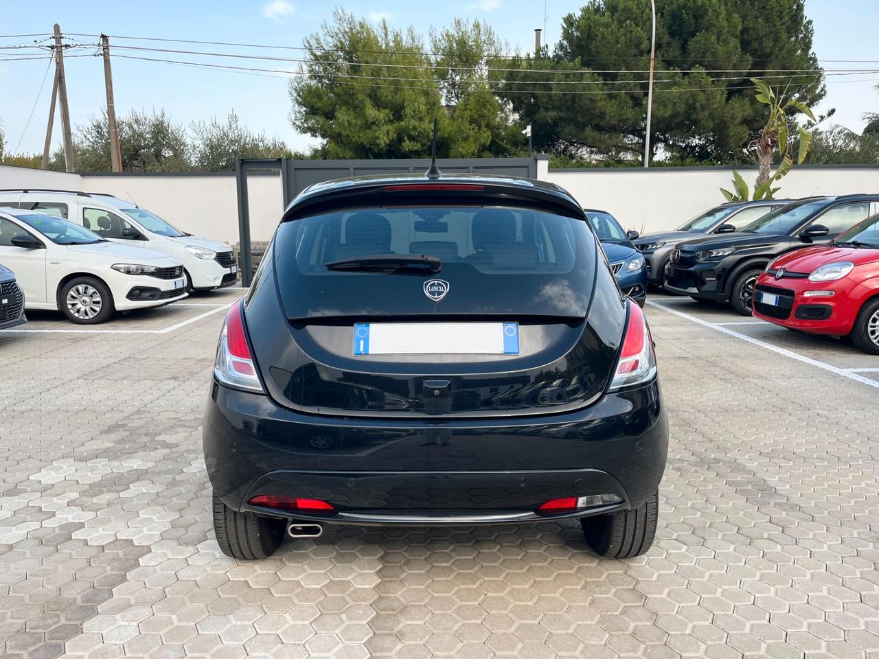 Lancia Ypsilon 1.0 FireFly 5 porte S&S Hybrid Platino