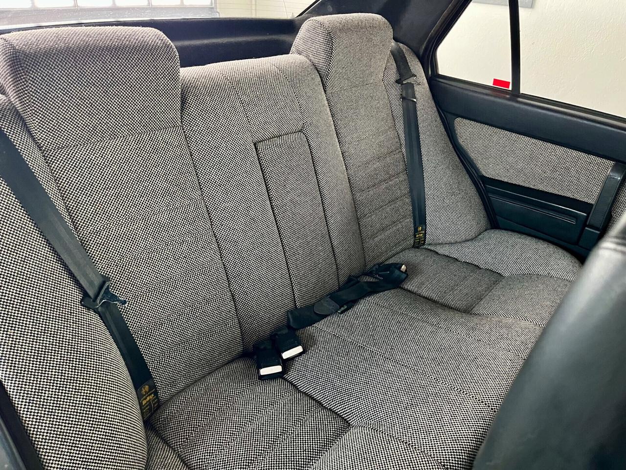 Alfa Romeo 75 2.5 V6 Quadrifoglio Verde - Targa MI